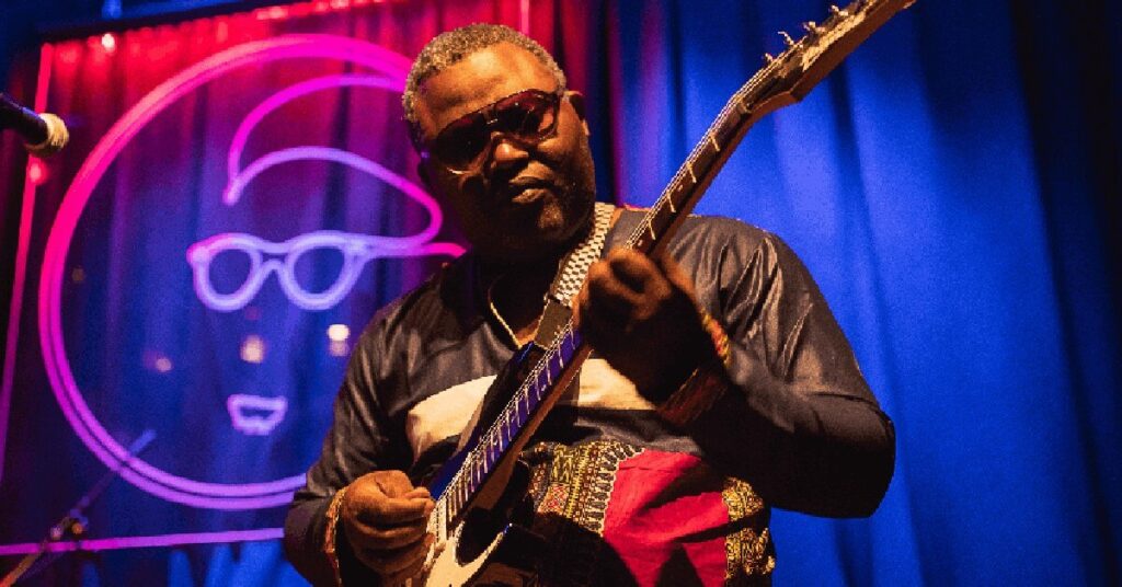 Central African Guitar 1
