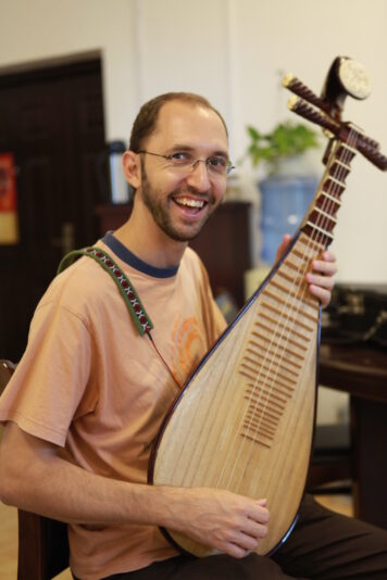 Fernando Perez, Studying Chinse Music in Shanghai